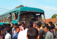 सुरजागड लोहखनिज प्रकल्प नागरिकांच्या जिव्हारी : लोहखनिज वाहतूक करणाऱ्या ट्रकची एसटी बस ला जबरदस्त धडक