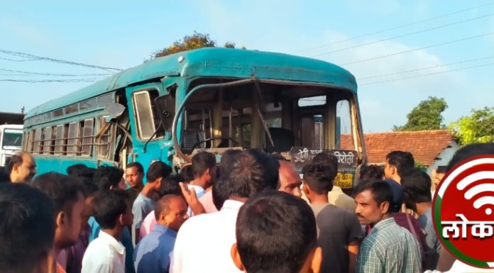 सुरजागड लोहखनिज प्रकल्प नागरिकांच्या जिव्हारी : लोहखनिज वाहतूक करणाऱ्या ट्रकची एसटी बस ला जबरदस्त धडक