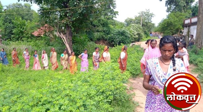 दारूबंदी टिकविण्यासाठी चिचोलीतील महिला एकवटल्या रॅलीच्या माध्यमातून विक्रेत्यांच्या घरी भेट