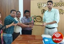 कुमार आशीर्वाद मुख्य कार्याकारी अधिकारी यांचा नाविण्यपूर्ण फुलोरा उपक्रमासाठी सन्मानचिन्ह देऊन सत्कार