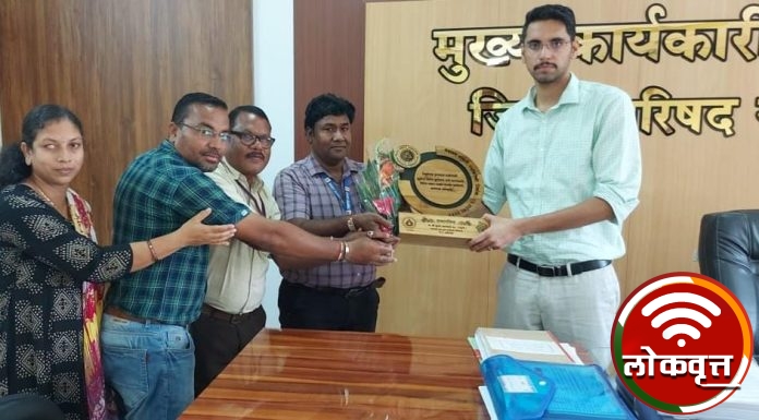 कुमार आशीर्वाद मुख्य कार्याकारी अधिकारी यांचा नाविण्यपूर्ण फुलोरा उपक्रमासाठी सन्मानचिन्ह देऊन सत्कार