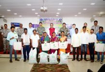 गडचिरोली पोलीस दादालोरा खिडकीच्या माध्यमातून भाजीपाला लागवड प्रशिक्षण व साहीत्य वाटप