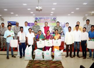 गडचिरोली पोलीस दादालोरा खिडकीच्या माध्यमातून भाजीपाला लागवड प्रशिक्षण व साहीत्य वाटप