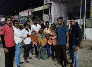 टायगर ग्रुप चिमूर तर्फे वृध्द गरजूंना ब्लँकेटचे वाटप