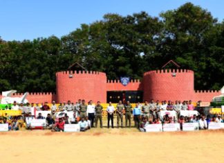 बचत गटांना कृषी अवजारे वाटप.. संजय मिना, जिल्हाधिकारी