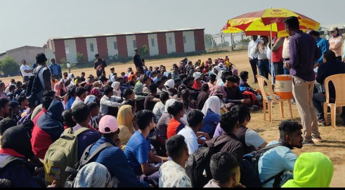 गोंडवाना विद्यापीठामार्फत मैदानी खेळाच्या अपुऱ्या सोयी-सुविधा असल्याने विद्यार्थ्यांनी व्यक्त केला रोष