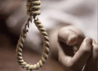 पोलीस शिपायांची गळफास घेऊन आत्महत्या