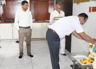 संताजी जगनाडे महाराज यांना जिल्हा प्रशासनाद्वारे अभिवादन