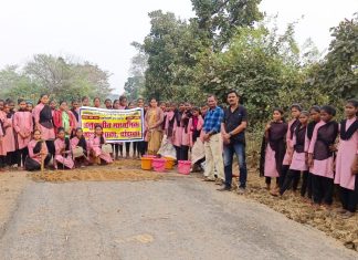 सावित्रीच्या लेकींनी केली अपघात ग्रस्त खड्यांची डागडुगी