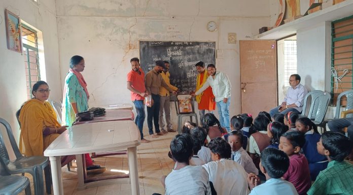 मुडझातील वाचनालयात छत्रपती शिवाजी महाराज यांची जयंती साजरी