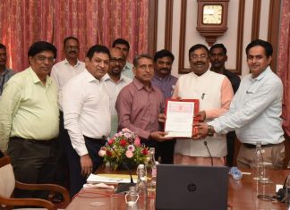 चंद्रपूर परिसरातील गरीब कुटुंबांना अल्पदरात घर मिळणार – पालकमंत्री मुनगंटीवार