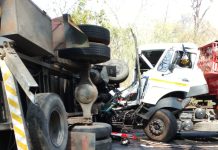 बेडगाव घाटावर ट्रकचा ब्रेक फेल झाल्याने अपघात, दोघेजण ठार एकजण जखमी