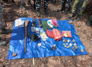 गडचिरोली : नक्षल्यांनी पुरुन ठेवलेले साहित्य हस्तगत