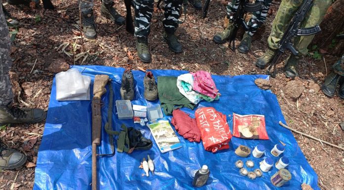 गडचिरोली : नक्षल्यांनी पुरुन ठेवलेले साहित्य हस्तगत