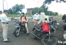 दुचाकी वाहन चालक सावधान, हेल्मेट वापरणे बंधनकारक