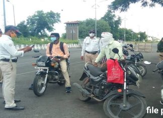 दुचाकी वाहन चालक सावधान, हेल्मेट वापरणे बंधनकारक