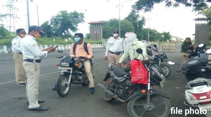 दुचाकी वाहन चालक सावधान, हेल्मेट वापरणे बंधनकारक