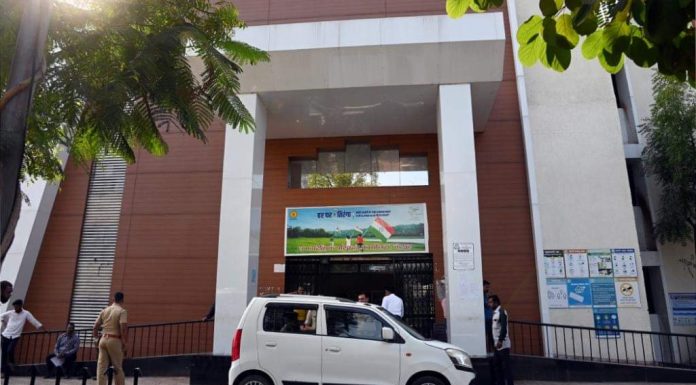 दुचाकीवरील दोघांनाही हेल्मेट बंधनकारक