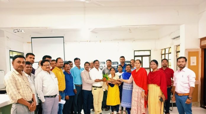 कोरची पंचायत समितीतर्फे सहायक प्रशासन अधिकार्यांना निरोप