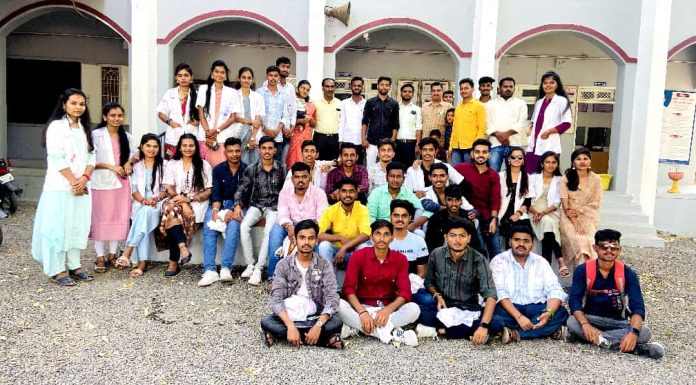 आबासाहेब काकडे डी महाविद्यालयातील विद्यार्थ्यांचा निरोप समारंभ संपन्न… अनेक विद्यार्थ्यांना अश्रू अनावर…