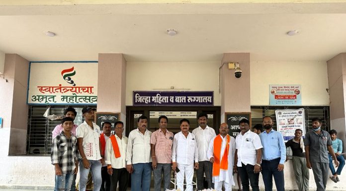 शिवसेना पक्ष प्रमुख तथा माजी मुख्यमंत्री मा. उध्दव बाळासाहेब ठाकरे यांच्या वाढदिवसानिमित्त फळवाटप