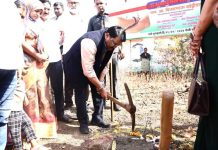 विरोधी पक्षनेते विजय वडेट्टीवार यांच्या हस्ते दीड कोटी रुपयांच्या विकासकामाचे भुमीपूजन