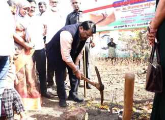 विरोधी पक्षनेते विजय वडेट्टीवार यांच्या हस्ते दीड कोटी रुपयांच्या विकासकामाचे भुमीपूजन