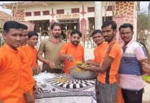 आकाश भुके मित्रपरिवारातर्फे पोटेगाव येथे महाप्रसाद वितरण