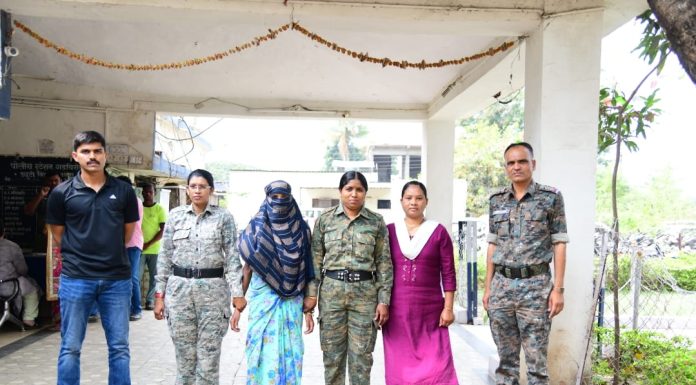 महिला नक्षलीस अटक