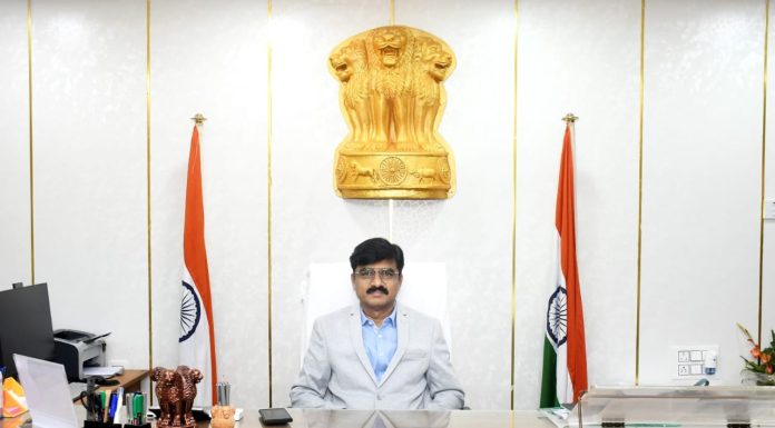 जिल्हाधिकारी संजय दैने यांनी पदभार स्विकारला