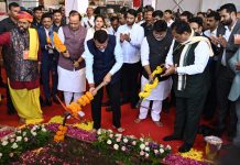 उद्योगामुळे गडचिरोलीतील सामान्य माणूस समृद्धीकडे : देवेंद्र फडणवीस