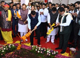 उद्योगामुळे गडचिरोलीतील सामान्य माणूस समृद्धीकडे : देवेंद्र फडणवीस