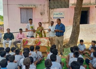 जिल्हा परिषद उच्च प्राथमिक केंद्र शाळा कुनघाडा रै ला ग्रंथ भेट