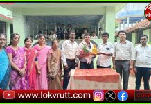 जि. प. शाळा आवळगाव येथील मुख्याध्यापक व्यंकटेश साखरे यांना निरोप