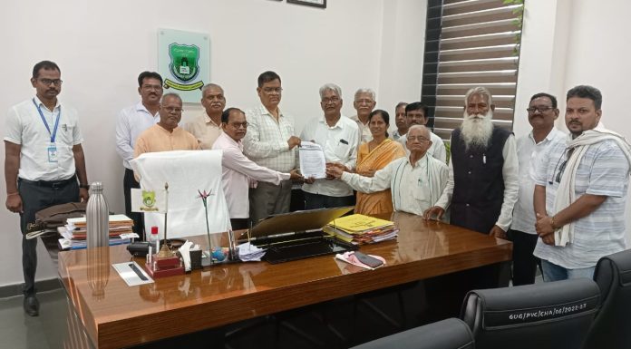 देवेंद्र फडणवीस आणि सुधीर मुनगंटीवार यांना गोंडवाना विद्यापीठाद्वारे डी.लीट. प्रदान करण्यास जाहीर विरोध