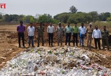 गडचिरोली पोलिसांची कठोर कारवाई: 61.77 लाखांची अवैध दारू नष्ट