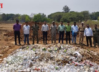 गडचिरोली पोलिसांची कठोर कारवाई: 61.77 लाखांची अवैध दारू नष्ट