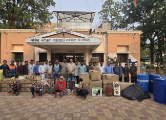 गडचिरोलीत अवैध दारू कारखान्यावर पोलीसांचा छापा ; 39 लाखांचा मुद्देमाल जप्त