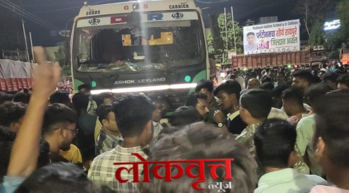 सुरजागड लोहखनिज वाहतुकीचा आणखी एक बळी : गडचिरोलीच्या मुख्य चौकात भीषण अपघात, युवक ठार