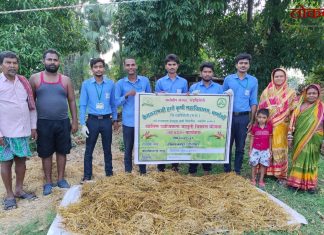 चित्तरंजनपूर येथे कृषी विद्यार्थ्यांनी दिले वैरणीवरील युरिया प्रक्रियेचे धडे