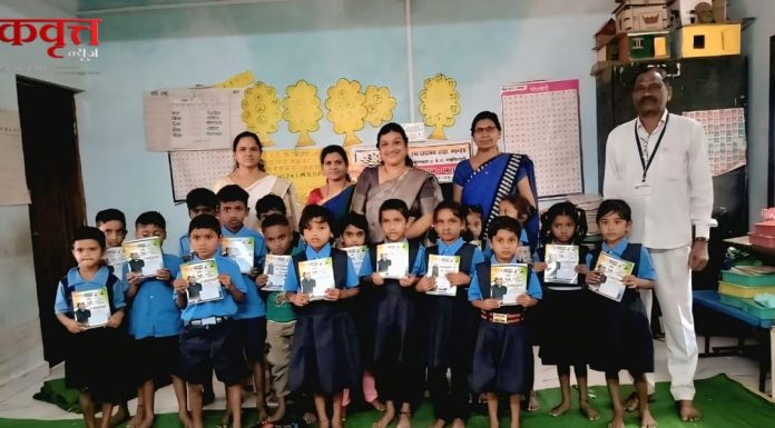महिला काँग्रेसचा स्तुत्य उपक्रम ; नवेगाव जिल्हा परिषद शाळेतील विद्यार्थ्यांना नोटबुक वाटप