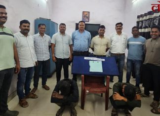 घुग्घुसमध्ये गावठी कट्टा व जिवंत काडतुससह दोघे अटकेत