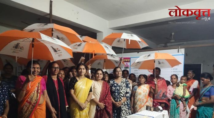 अजितदादा पवार यांच्या वाढदिवसानिमित्त मार्खंडा येथे छत्री वाटप;