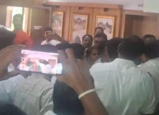 शिंदे गटात गडचिरोलीत गोंधळ : दोन जिल्हाप्रमुखांमध्ये सर्किट हाऊसमध्ये हाणामारी