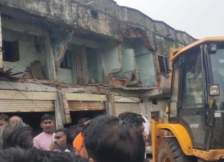 आरमोरीत दुचाकी शोरूमची भिंत कोसळली; तिघांचा मृत्यू, तिघे जखमी