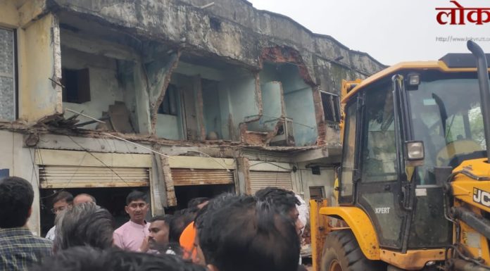 आरमोरीत दुचाकी शोरूमची भिंत कोसळली; तिघांचा मृत्यू, तिघे जखमी