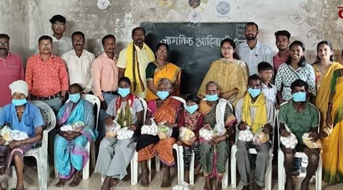 टीबीमुक्त भारतासाठी कोडापे परिवाराचा हातभार ; क्षयरुग्णांना प्रोटीनयुक्त आहाराचे वाटप