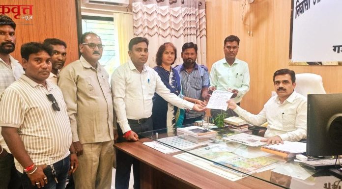 पारंपरिक गटई ठेल्यांऐवजी आधुनिक व्यवसाय साधनांची तरतूद करा ;