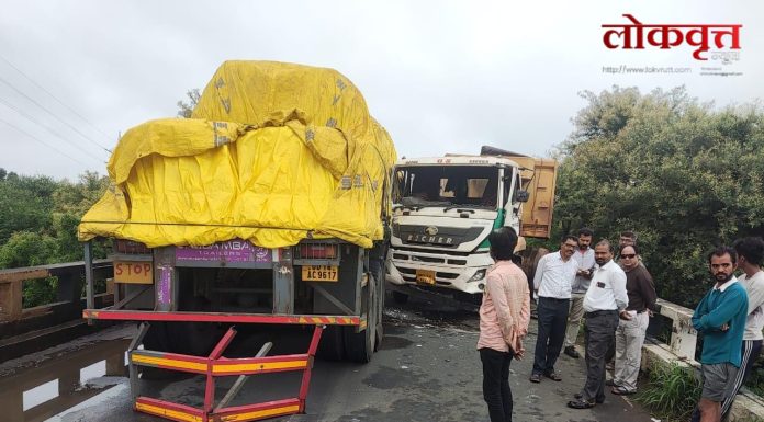 वैनगंगा पुलावर दोन ट्रकांची समोरासमोर भीषण धडक; गडचिरोली–चंद्रपूर मार्ग ठप्प