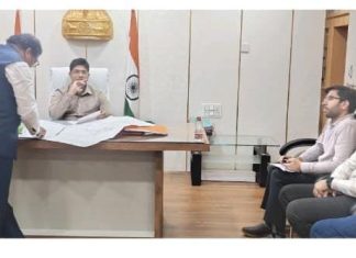 शेतकऱ्यांच्या जमिनीवर डोळा ठेवणाऱ्या दलालांवर कडक कारवाई करा